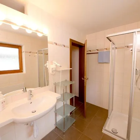 Groebenhof 2*