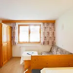 Groebenhof 2*